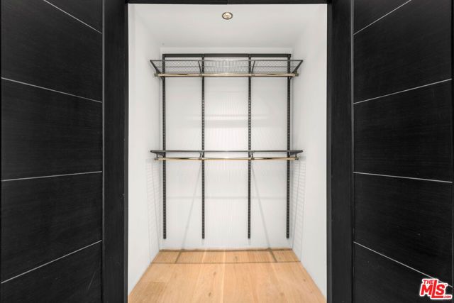 1782 Viewmont Drive, Los Angeles, CA 90069