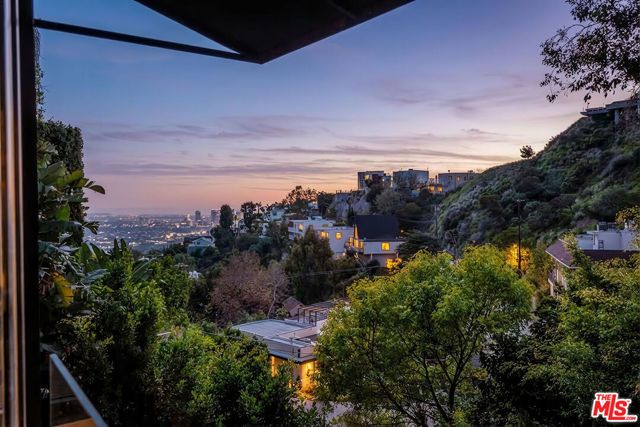 1782 Viewmont Drive, Los Angeles, CA 90069