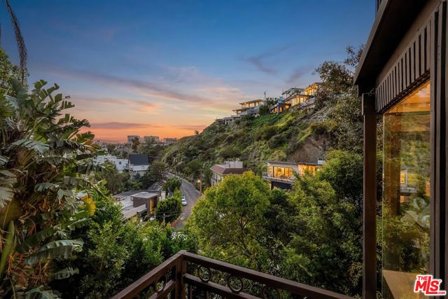 1782 Viewmont Drive, Los Angeles, CA 90069