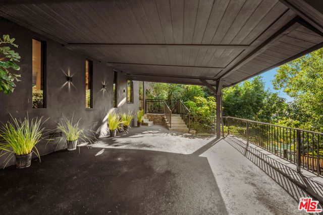 1782 Viewmont Drive, Los Angeles, CA 90069