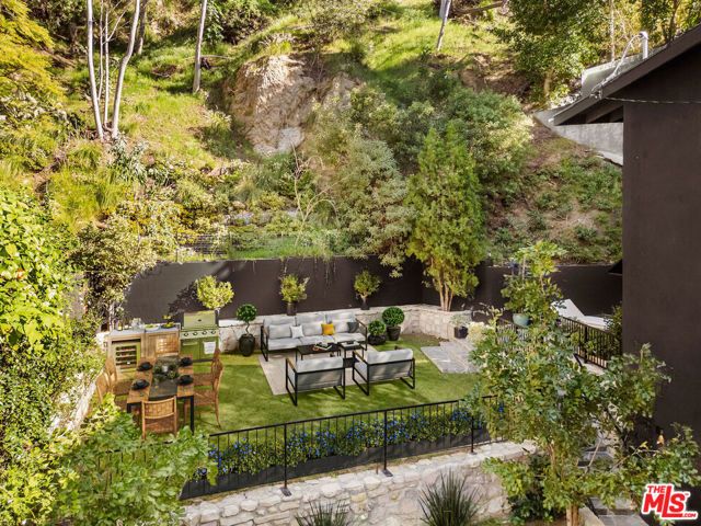 1782 Viewmont Drive, Los Angeles, CA 90069