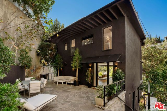 1782 Viewmont Drive, Los Angeles, CA 90069