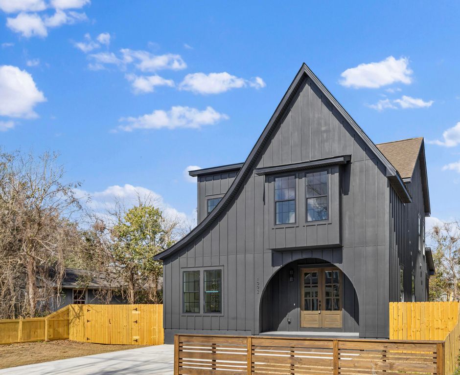 Image 1 of property listing at 1992 Forest Avenue, North Charleston, SC 29405