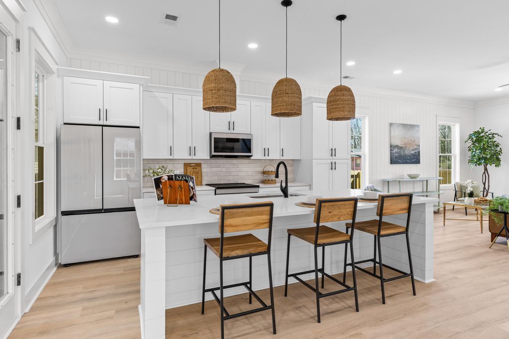 Image 10 of property listing at 1992 Forest Avenue, North Charleston, SC 29405