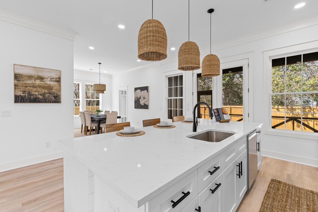 Image 11 of property listing at 1992 Forest Avenue, North Charleston, SC 29405