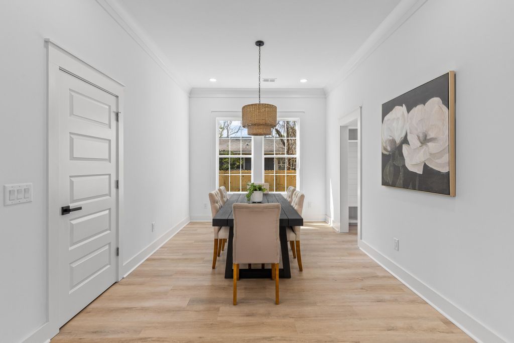 Image 13 of property listing at 1992 Forest Avenue, North Charleston, SC 29405