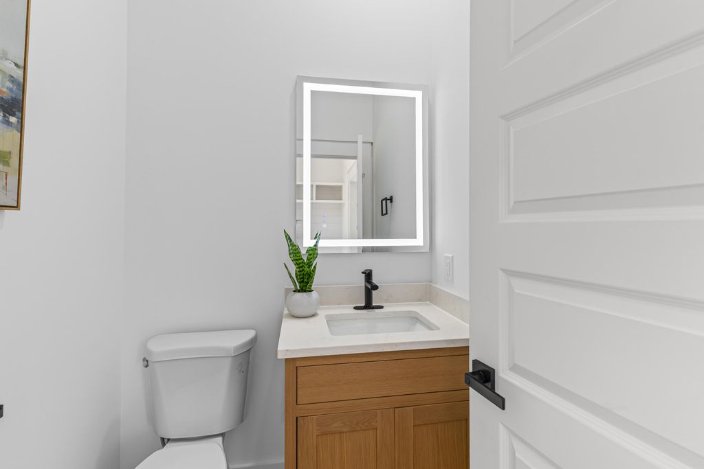 Image 14 of property listing at 1992 Forest Avenue, North Charleston, SC 29405