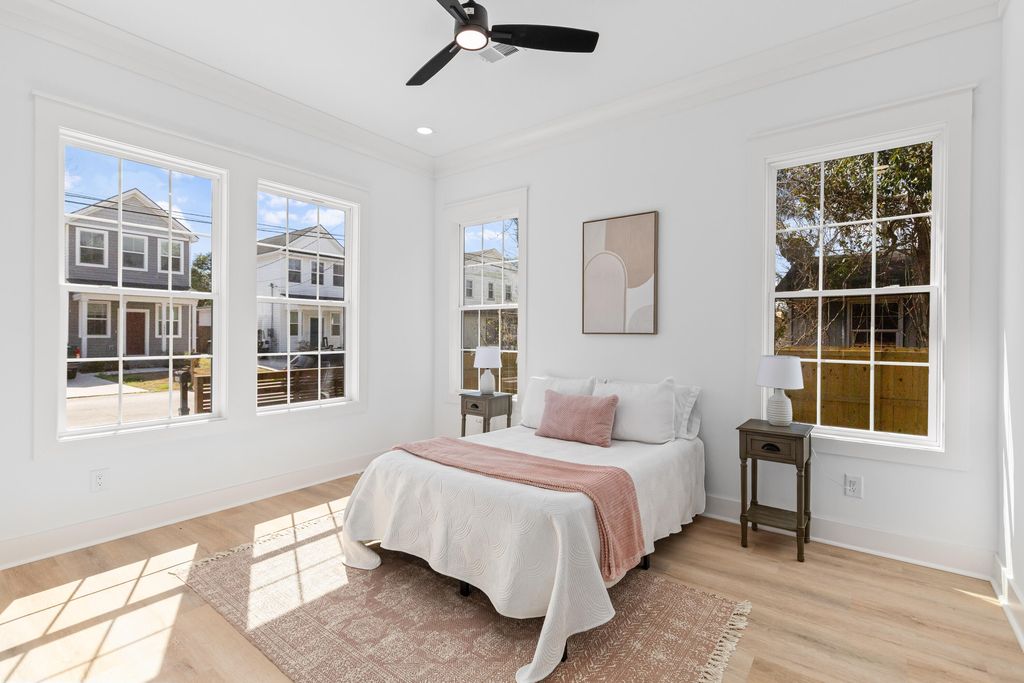 Image 16 of property listing at 1992 Forest Avenue, North Charleston, SC 29405