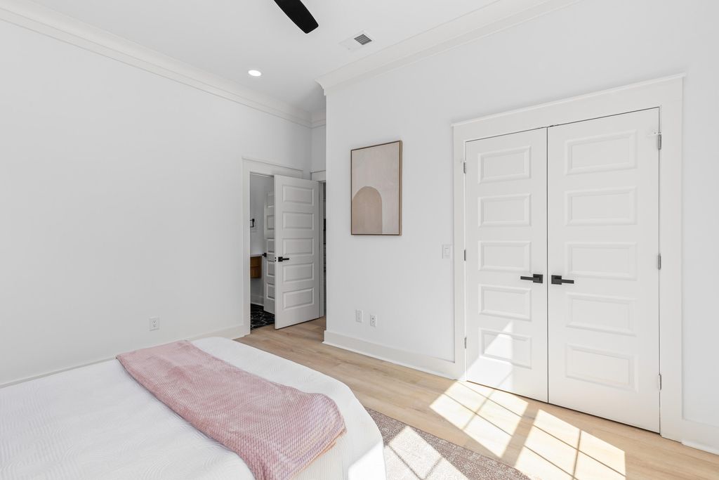 Image 17 of property listing at 1992 Forest Avenue, North Charleston, SC 29405