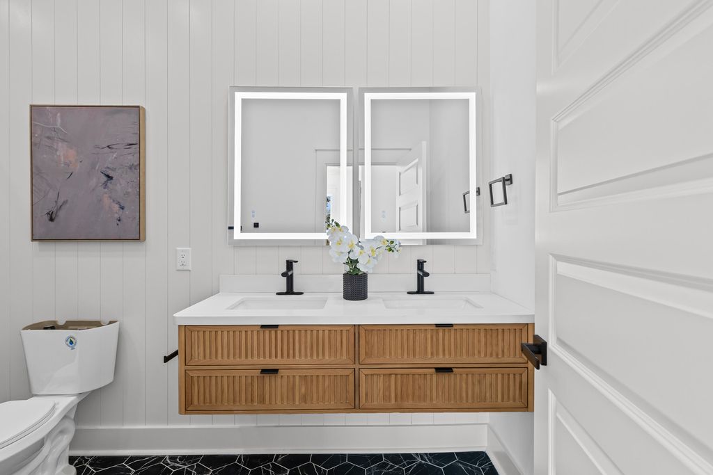 Image 19 of property listing at 1992 Forest Avenue, North Charleston, SC 29405