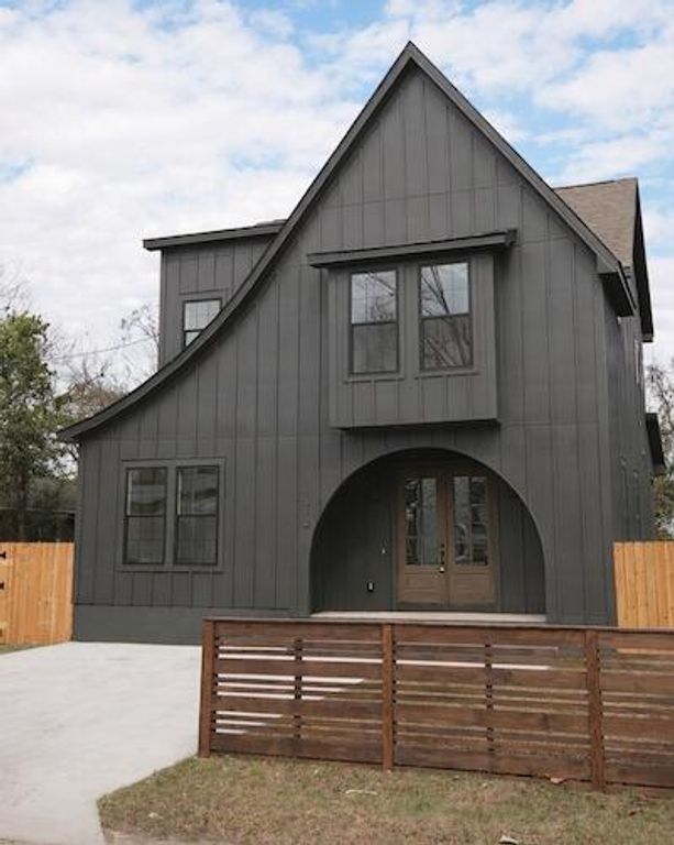 Image 3 of property listing at 1992 Forest Avenue, North Charleston, SC 29405