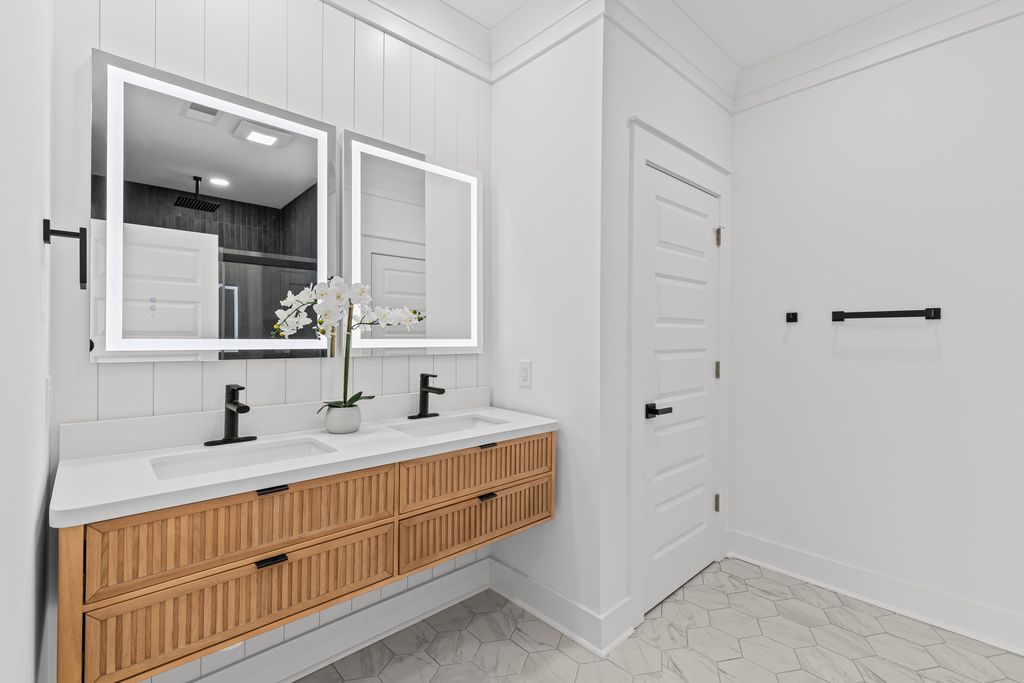 Image 31 of property listing at 1992 Forest Avenue, North Charleston, SC 29405