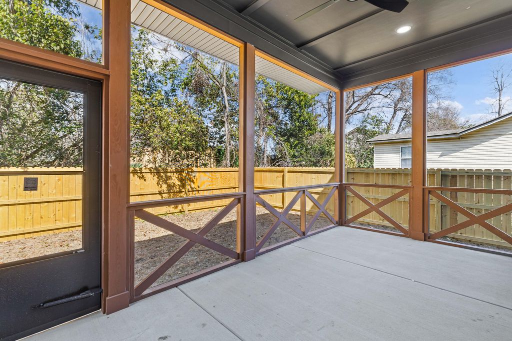 Image 35 of property listing at 1992 Forest Avenue, North Charleston, SC 29405