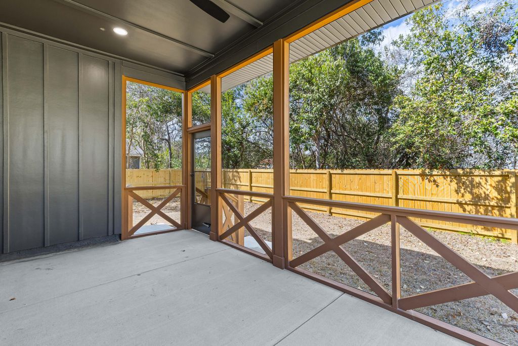 Image 36 of property listing at 1992 Forest Avenue, North Charleston, SC 29405