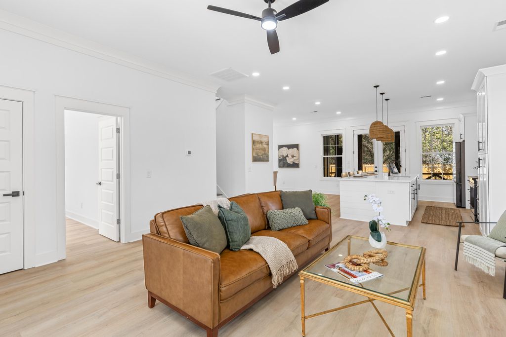 Image 7 of property listing at 1992 Forest Avenue, North Charleston, SC 29405