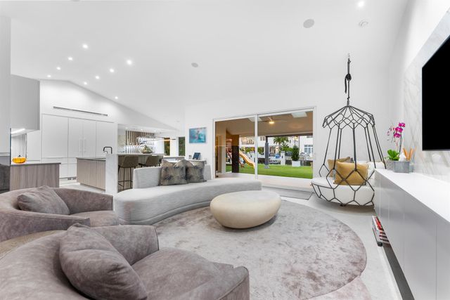 941 Iris Drive, Delray Beach, FL 33483