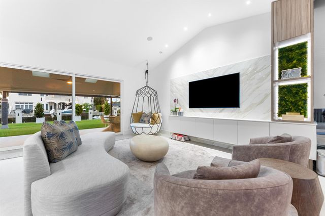 941 Iris Drive, Delray Beach, FL 33483