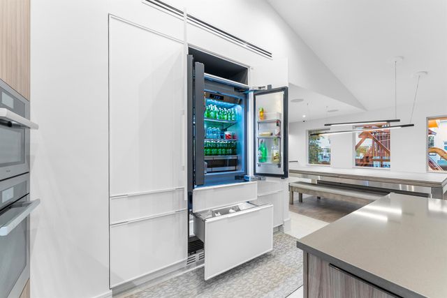 941 Iris Drive, Delray Beach, FL 33483