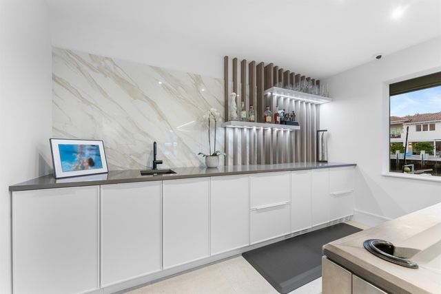 941 Iris Drive, Delray Beach, FL 33483