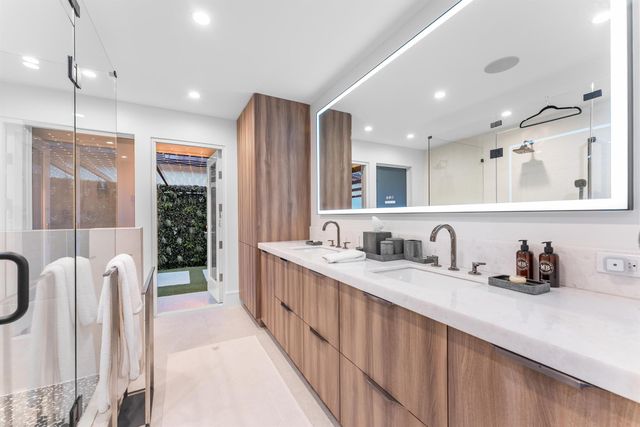 941 Iris Drive, Delray Beach, FL 33483