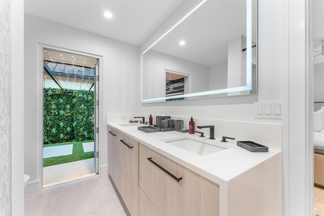 941 Iris Drive, Delray Beach, FL 33483