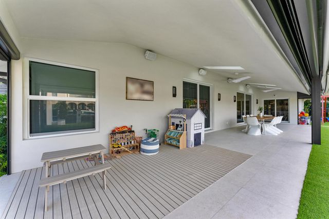 941 Iris Drive, Delray Beach, FL 33483