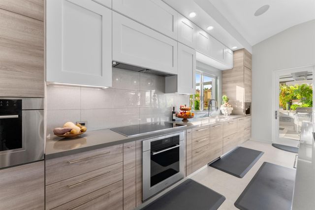 941 Iris Drive, Delray Beach, FL 33483