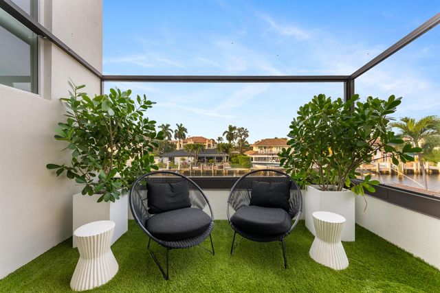 941 Iris Drive, Delray Beach, FL 33483