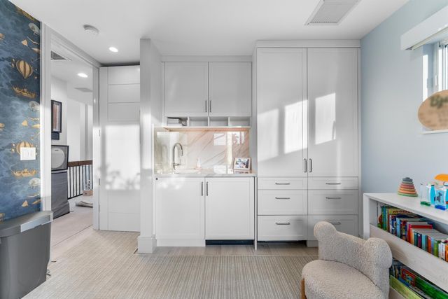 941 Iris Drive, Delray Beach, FL 33483