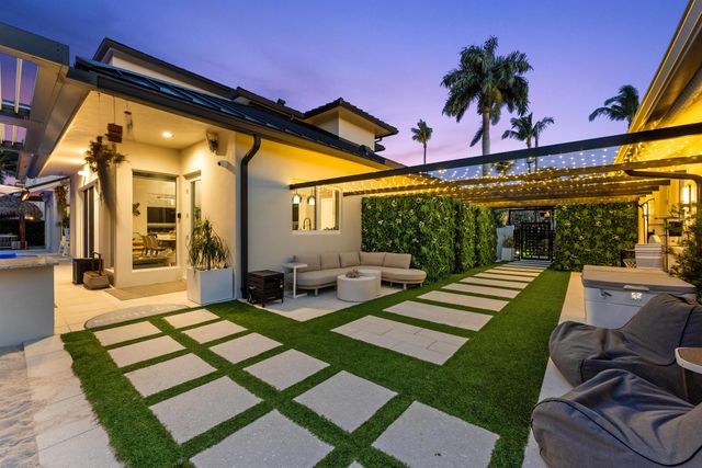 941 Iris Drive, Delray Beach, FL 33483