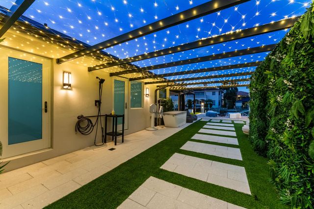 941 Iris Drive, Delray Beach, FL 33483