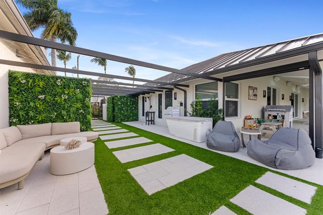 941 Iris Drive, Delray Beach, FL 33483