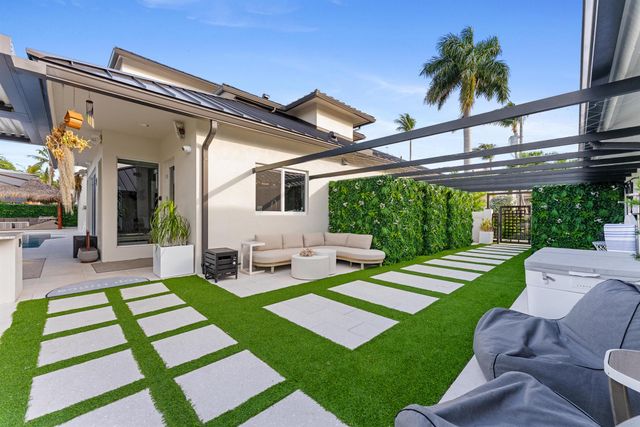 941 Iris Drive, Delray Beach, FL 33483