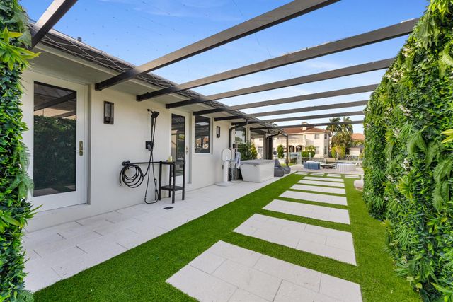 941 Iris Drive, Delray Beach, FL 33483