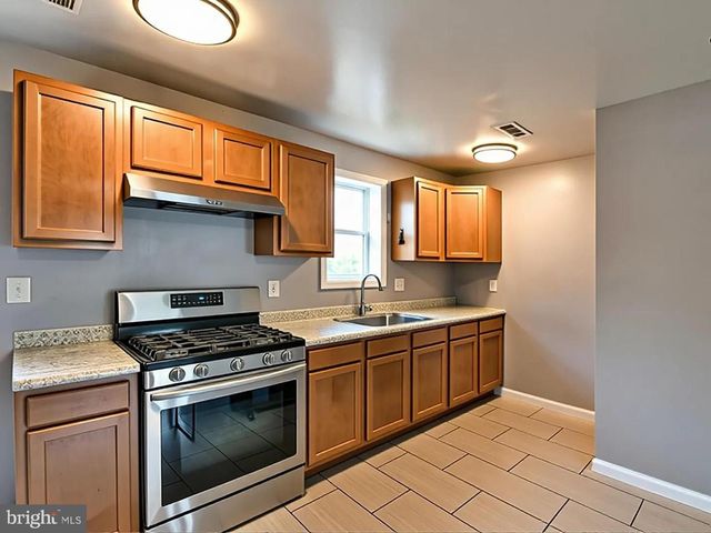 5016 LAGUNA RD, College Park, MD 20740