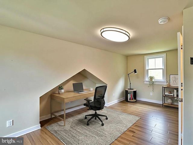 5016 LAGUNA RD, College Park, MD 20740