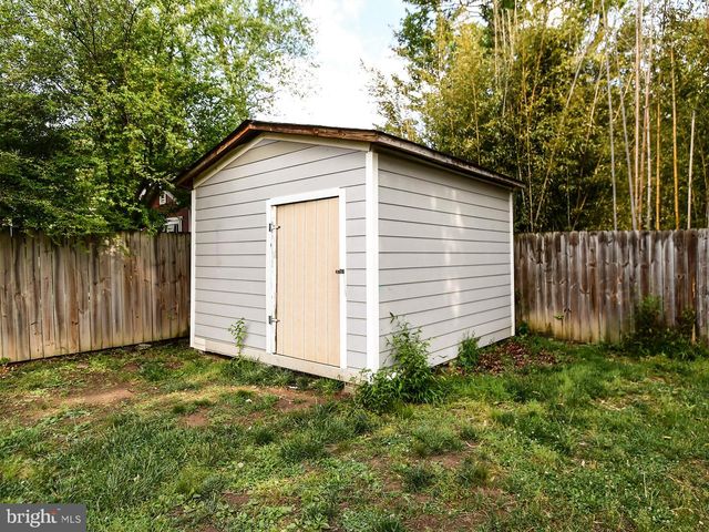 5016 LAGUNA RD, College Park, MD 20740