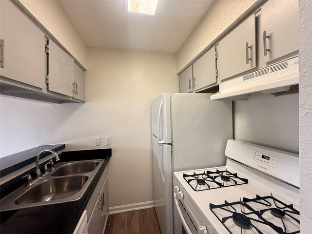 2607 Ektom DR B, Austin, TX 78745