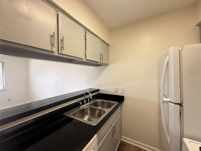 2607 Ektom DR B, Austin, TX 78745