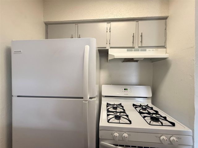 2607 Ektom DR B, Austin, TX 78745