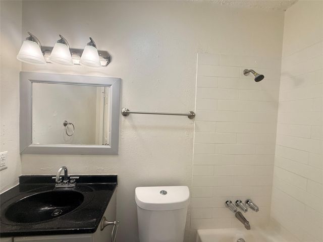 2607 Ektom DR B, Austin, TX 78745