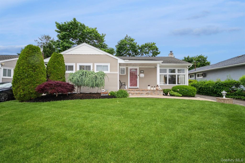 361 Spruce Lane, East Meadow, NY 11554