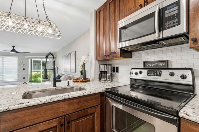 4115 CHATHAM OAK COURT 201, Tampa, FL 33624