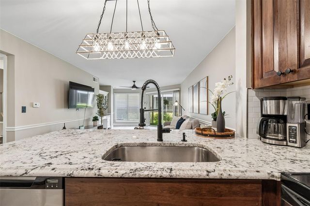 4115 CHATHAM OAK COURT 201, Tampa, FL 33624
