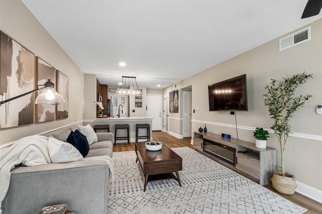 4115 CHATHAM OAK COURT 201, Tampa, FL 33624
