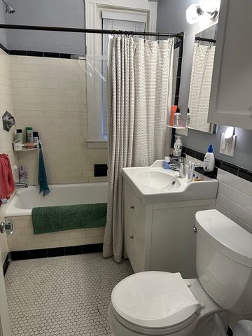 4 Washington Ave 1, Cambridge, MA 02140