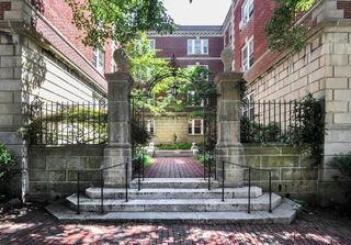 4 Washington Ave 1, Cambridge, MA 02140