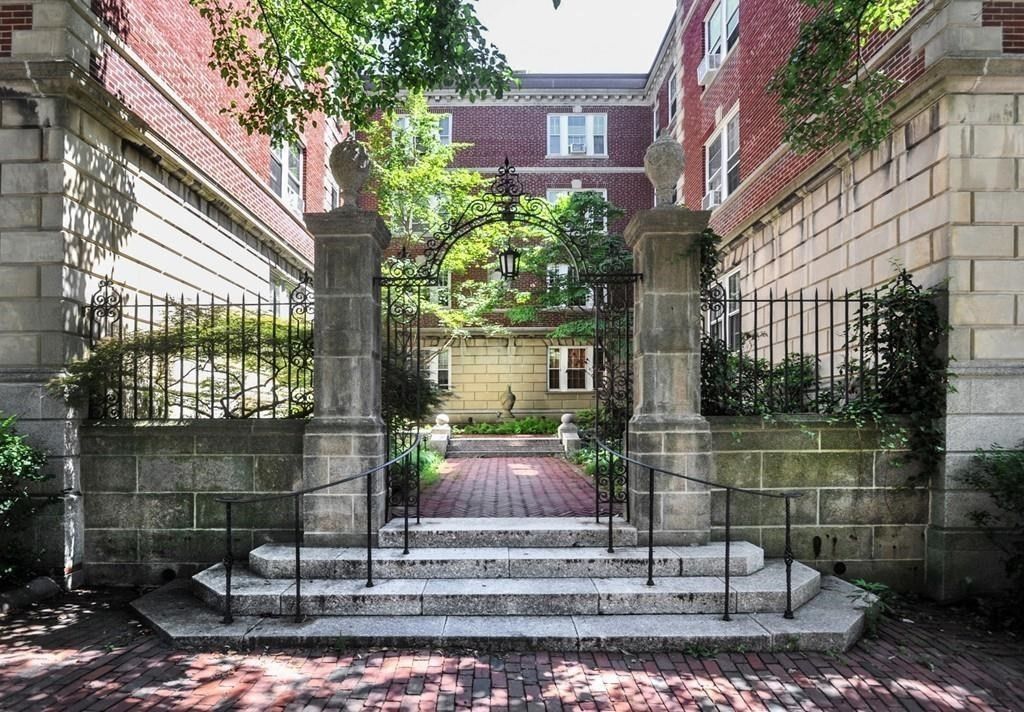4 Washington Ave 1, Cambridge, MA 02140