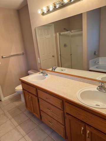 2724 South Ryan Place, Springfield, MO 65807