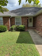2724 South Ryan Place, Springfield, MO 65807